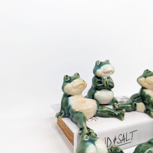 Lounging Frogs Statue Ornament