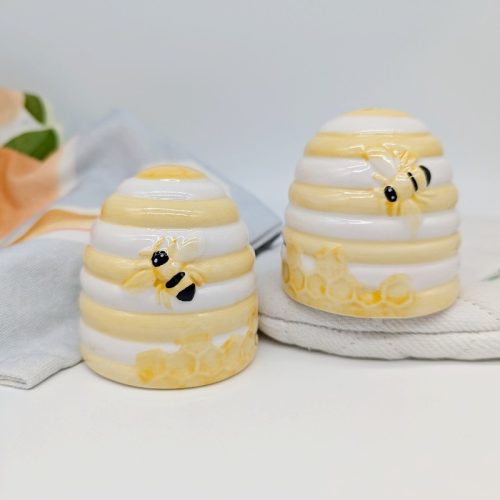 Buzzing Bee Hive Salt Pepper Shaker Set