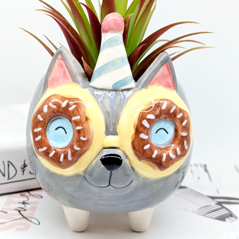 Donut Eyes Grey Cat Planter Pot_A Donut Eyes Grey Cat Planter Pot