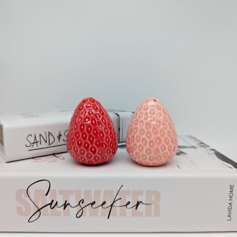 Pink Red Strawberry Salt Pepper Shaker Set_A Pink Red Strawberry Salt Pepper Shaker Set