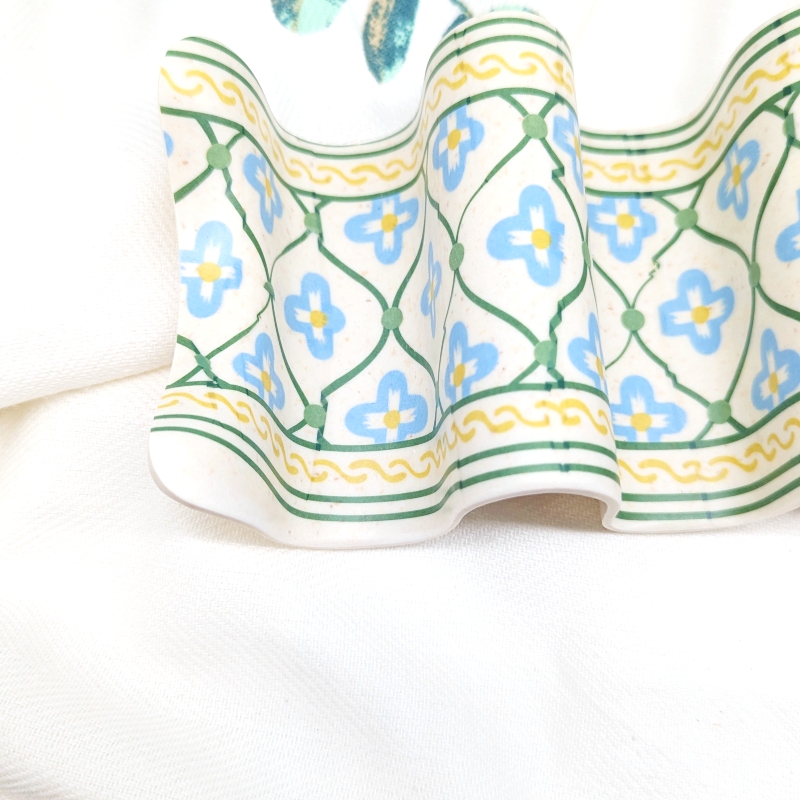 PXL_20251105_020934553 Green Blue Taco Snack Holder