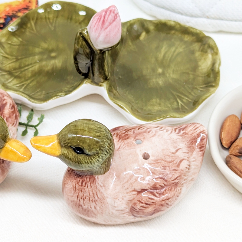 PXL_20251105_031235530 Duck Salt Pepper Shaker Set