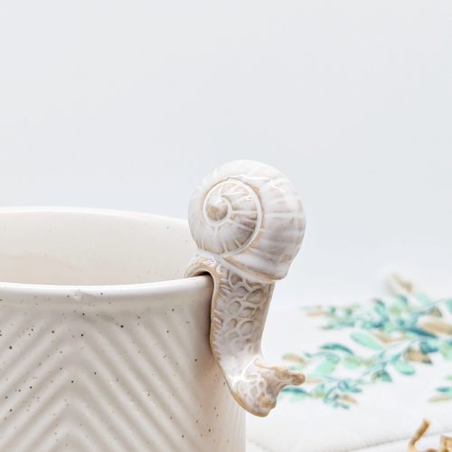 Milky White Snail Pot Hanger Sitter