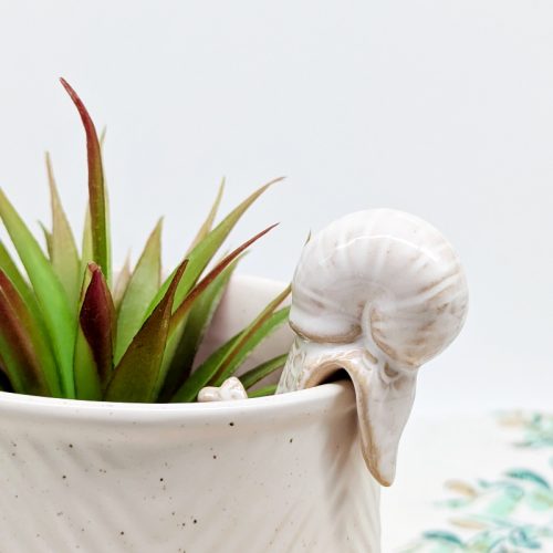 Milky White Snail Pot Hanger Sitter