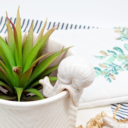Milky White Snail Pot Hanger Sitter