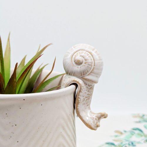 Milky White Snail Pot Hanger Sitter